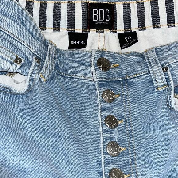 BDG Urban Outfitters Girlfriend Jeans Button Fly Light Wash Raw Hem Size 28 - Picture 5 of 8
